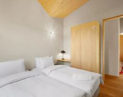 5 bedrooms 4 bathrooms