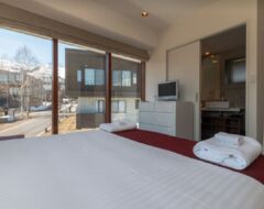 3 Bedrooms 2 bathrooms