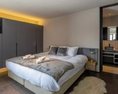 3 x Western Double Bedrooms