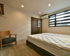Queen Bedroom