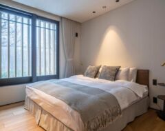 Queen Bedroom