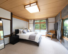 8 Rooms