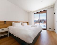 6 Bedroom