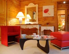Standard Log Cottage 1 lounge, 2 bedrooms, 2 bathrooms