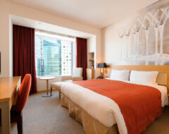 City Queen Room
